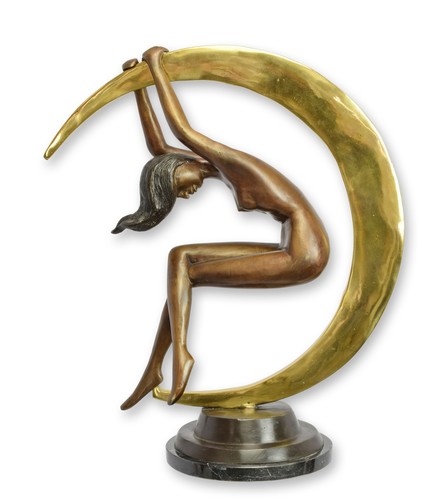 Una scultura bronzo - una, in