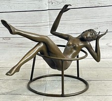 Statua In Bronzo Di Una Donna