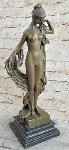 Scultura bronzo una - in, di